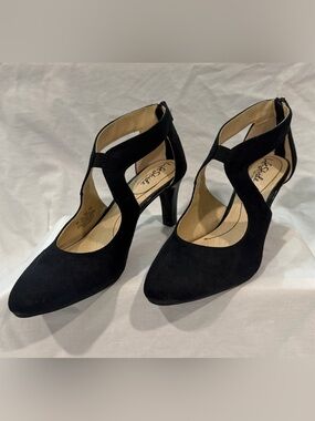 Life Stride Black Suede T-Strap Mid Heel Pumps